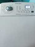 Pralka Electrolux ładowana z góry.