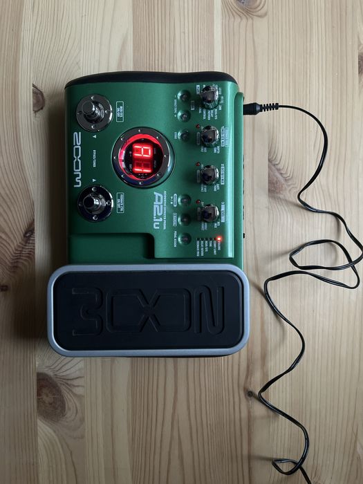 Pedaleira de efeitos acústicos Zoom A2.1u