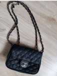 Chanel mała torebka do sukienki