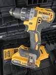 Aparafusadora com mala DeWalt 18V 2.0Ah brushless DCD791D2 com bateria