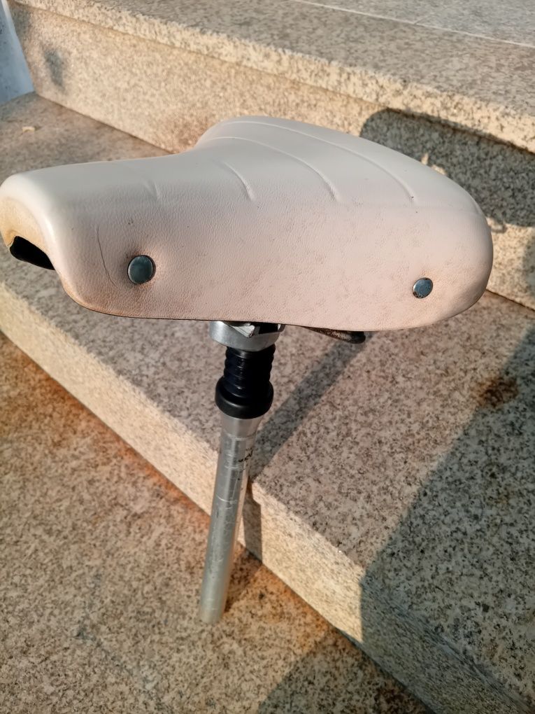 Vendo acento de bicicleta clássica de senhora.