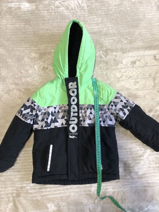 Продом Курточку на 3-4 років