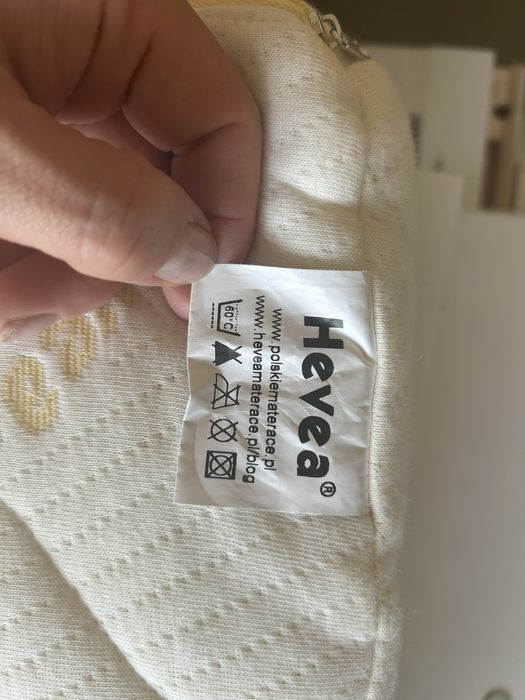 Łóżeczko (+materac) oraz komoda marki Bellamy