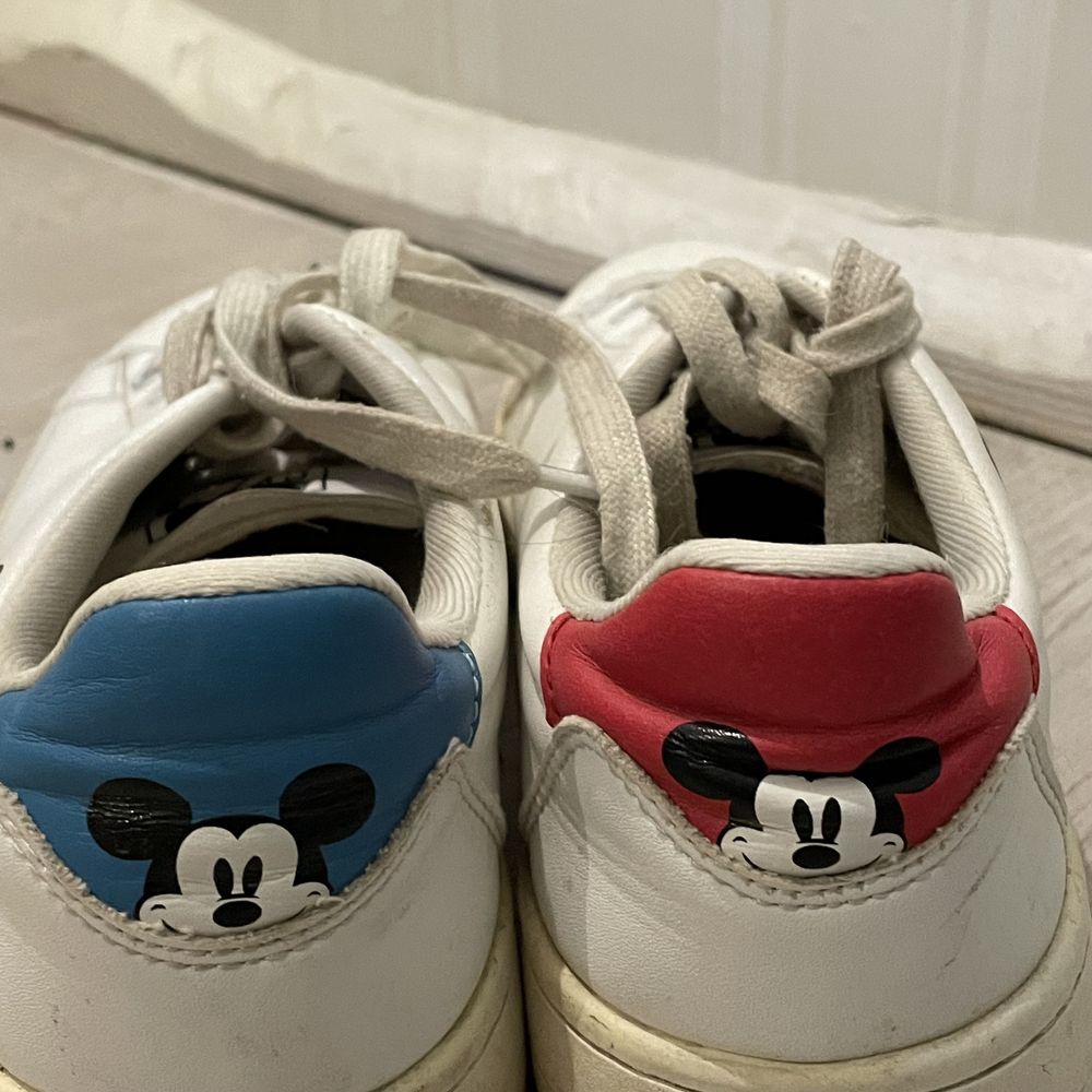 Милі кросівки з mini mouse