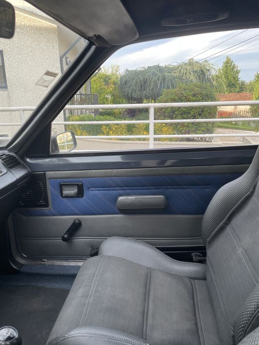 Peugeot 205 frente GTI