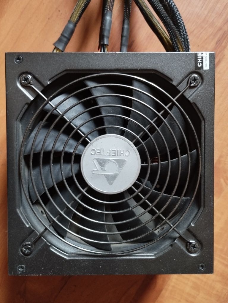 Блок питания CHIEFTEC 550W APS-550C