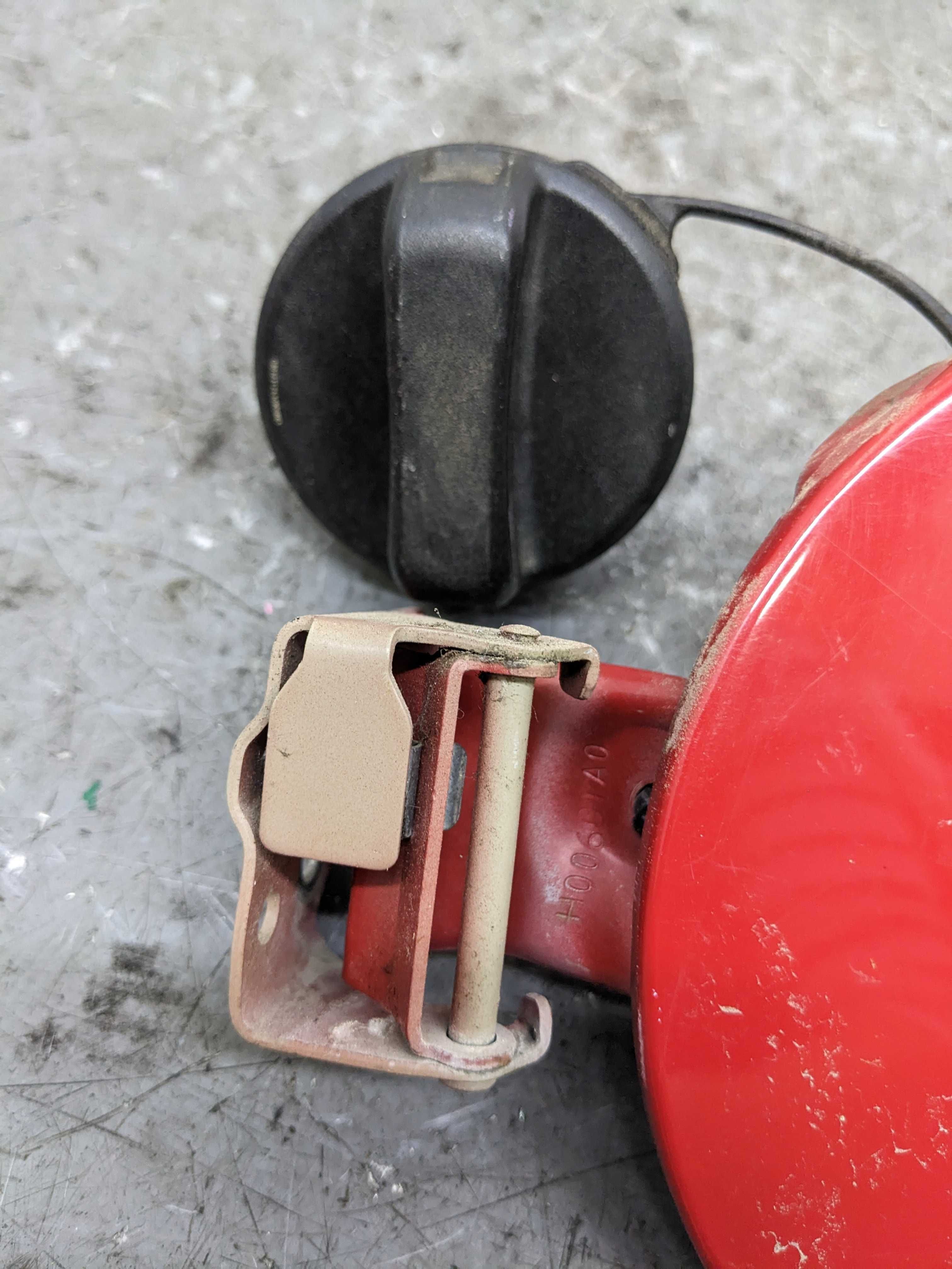 Suzuki Alto Klapka Wlewu Paliwa Korek Lakier Z9T