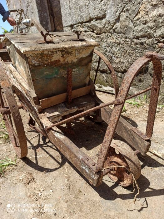 Semeador de Milho e Feijão Antigo para Restauro