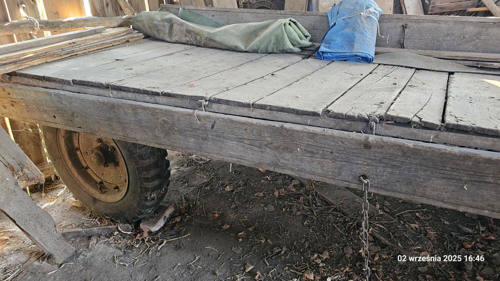 Stary wóz do ciągnika