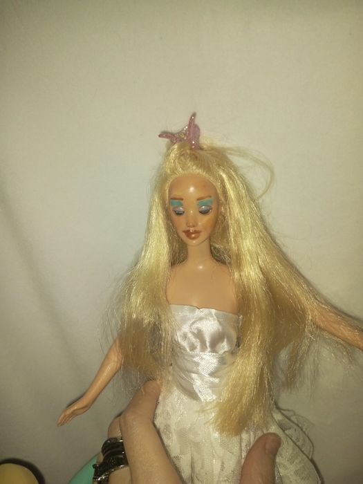 Кукла Барби Barbie открывает глаза с велосипедом