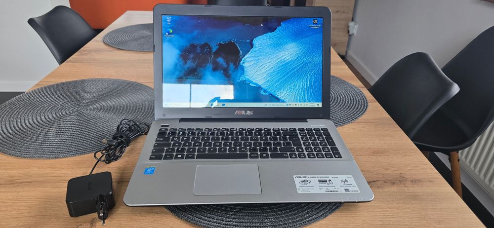 Laptop Asus R556L | i3-4005U | 4GB | 1TB HDD | Windows 10