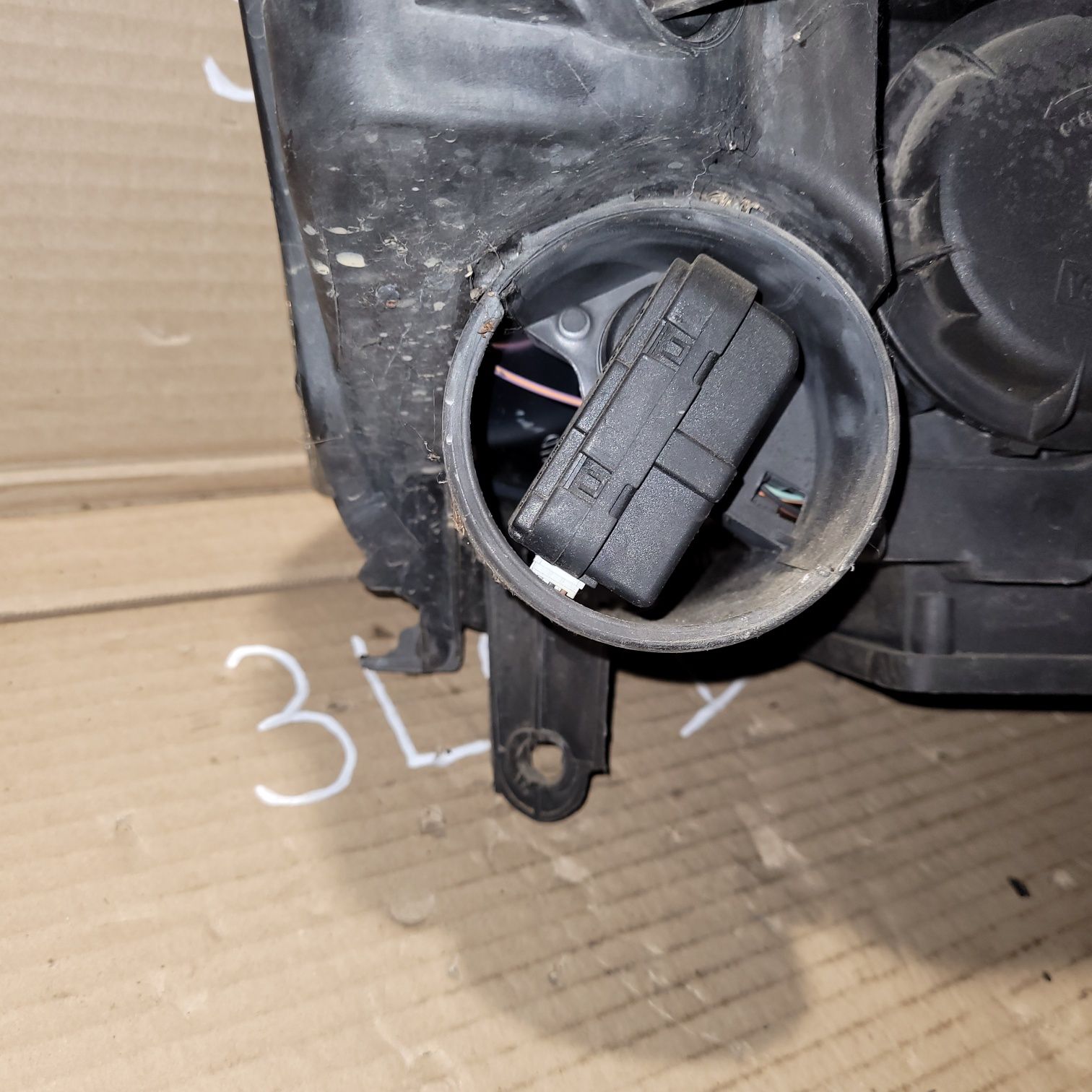 Lampa przód lewa opel Meriva A 2005r VALEO