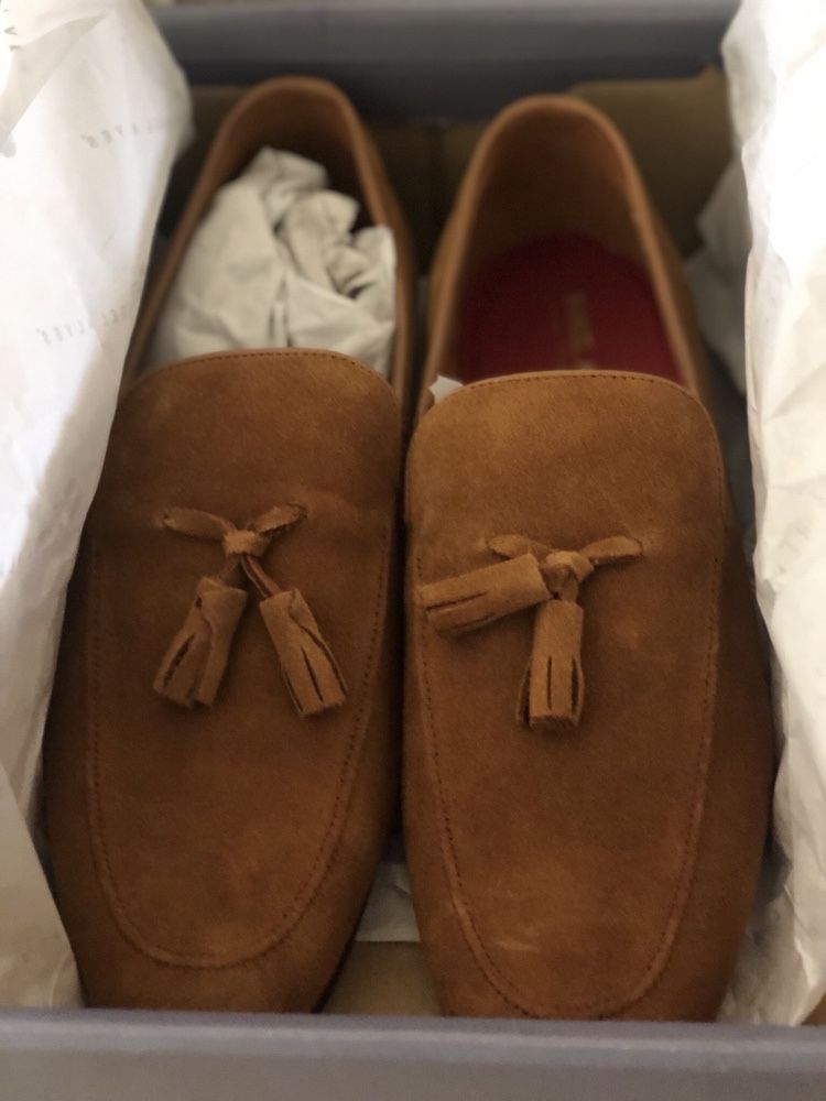 Sapatos tamanho 41 em Camel , nunca usados .