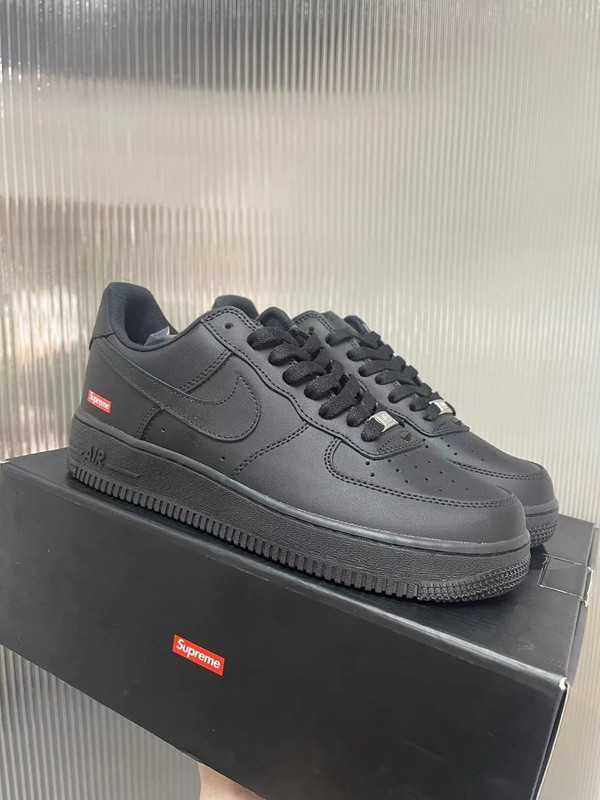 Nike Air Force 1 Low Supreme w kolorze czarnym 40