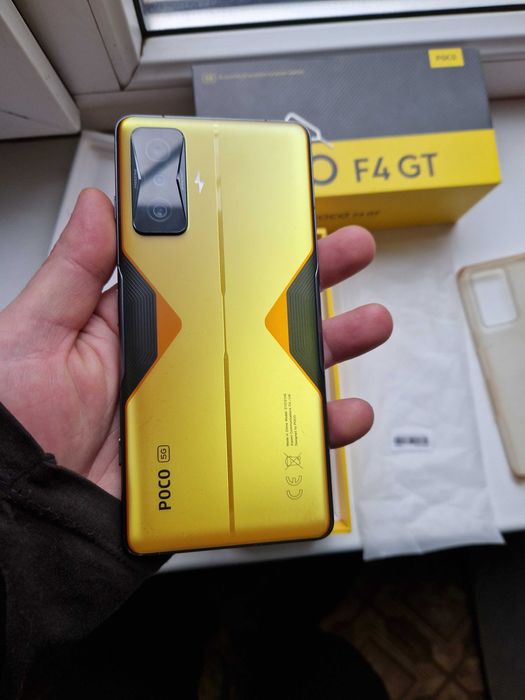Poco F4 GT 8/128GB Global ігровий на Snapdragon 8 Gen 1