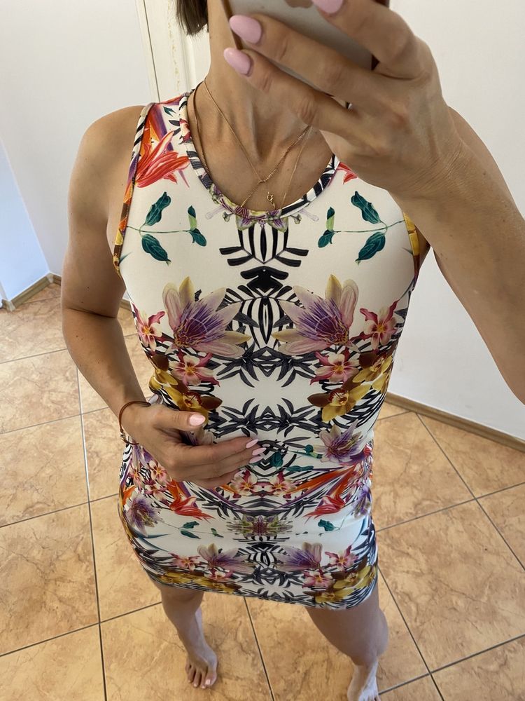 Zara sukienka tuba w kwiaty biala mini XS 34 S 36 bandazowa etno