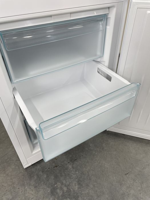 Miele KFN 28132 D ws Холодильник NoFrost, 333 л