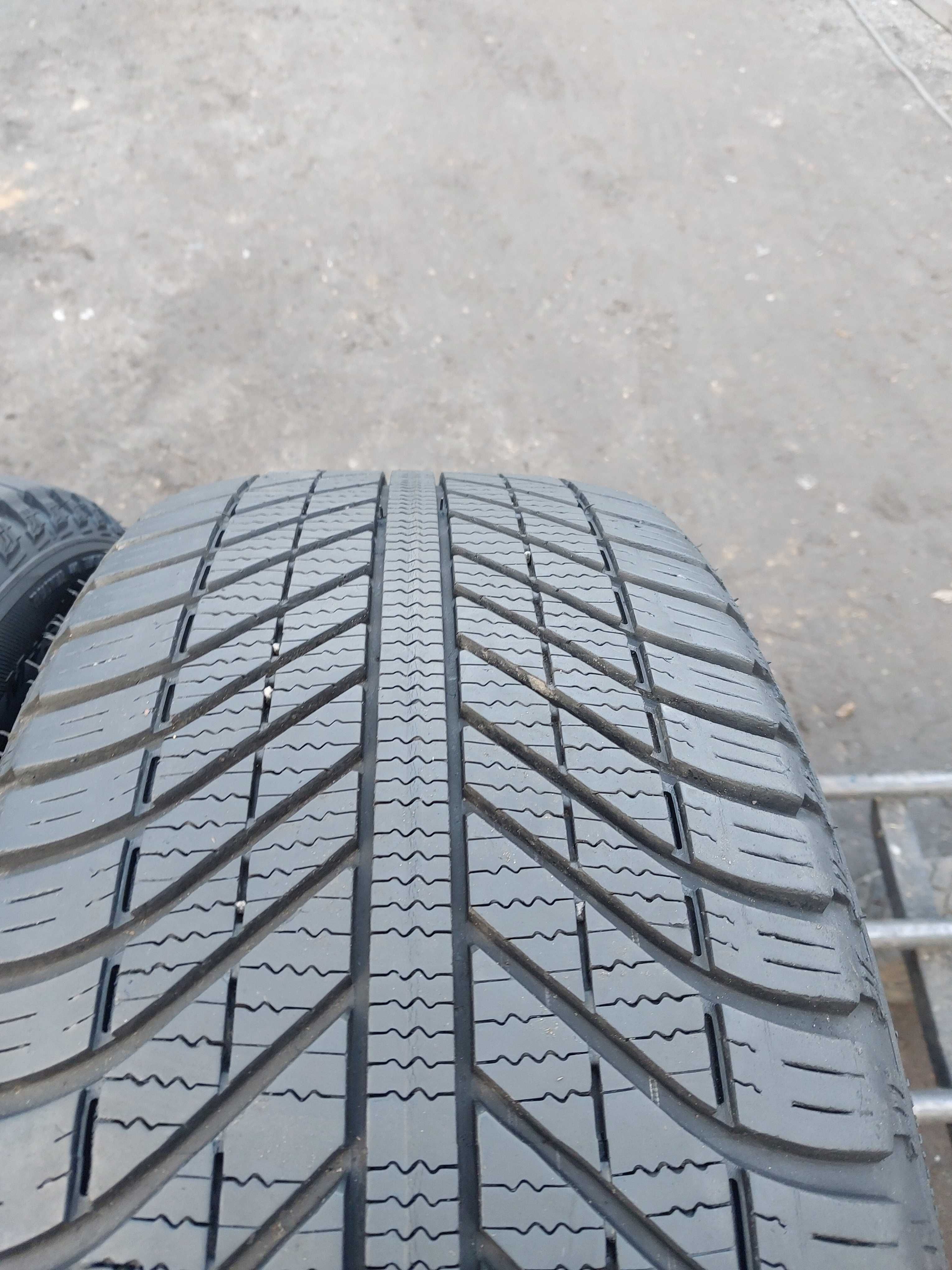Opony caloroczne 235.55.17 Goodyear 7mm