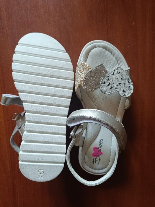 Шкіряні босоніжки на дівчинку 30 розмір