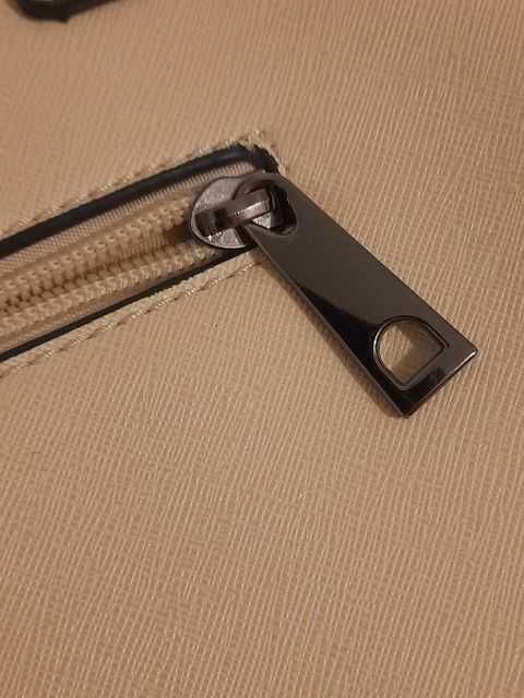 Duża torebka beżowa, dużo kieszeni, zamek