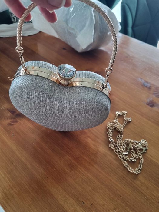 Carteira cinzenta em forma de coração