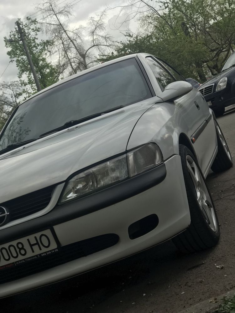 Opel vectra 1.6 бензин