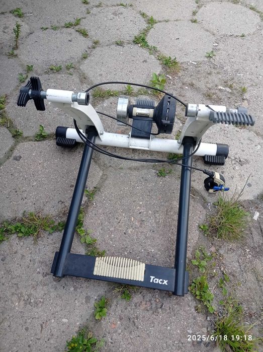 Trenażer rowerowy Tacx Sirius