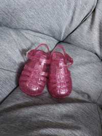 Brokatowe różowe sandały 22
