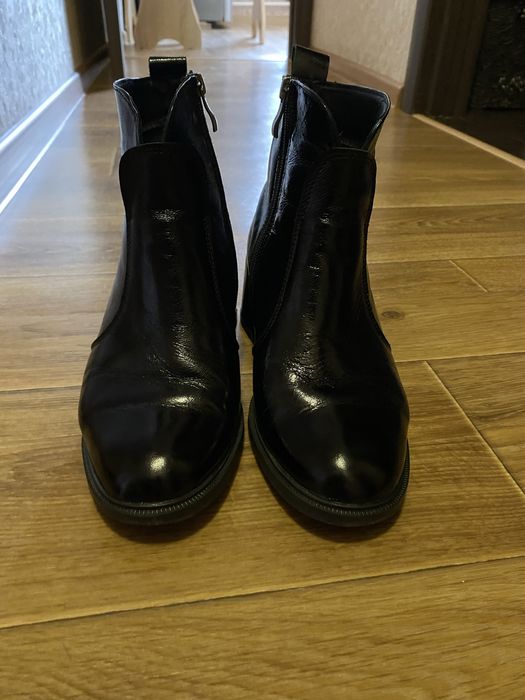 Ботінки лакові в гарному стані
