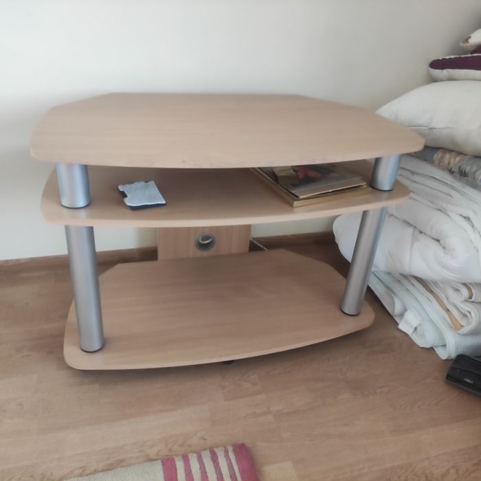 Sprzedam stolik pod telewizor