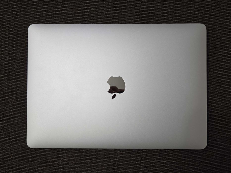 Продам Macbook Air M1 8/256 в чудовому стані