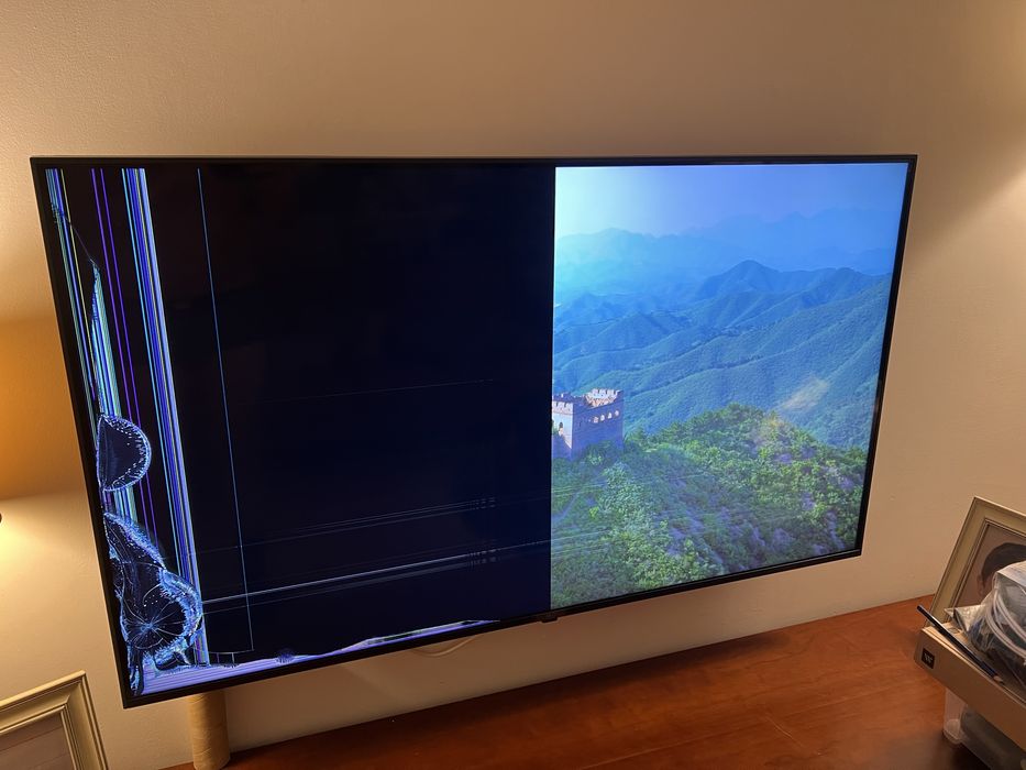 Televisão com ecrã partido