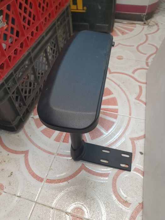 braços de apoio de 3 cadeiras