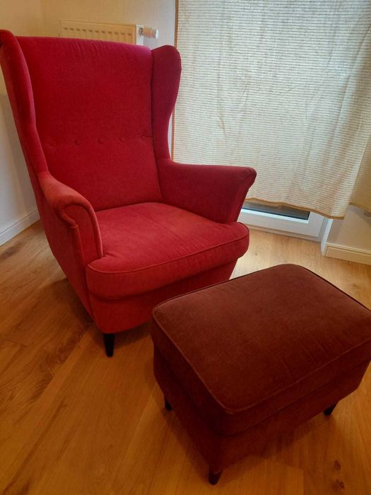 Fotel Strandmon uszak IKEA z podnóżkiem
