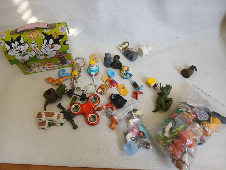 Киндеры игрушки.
