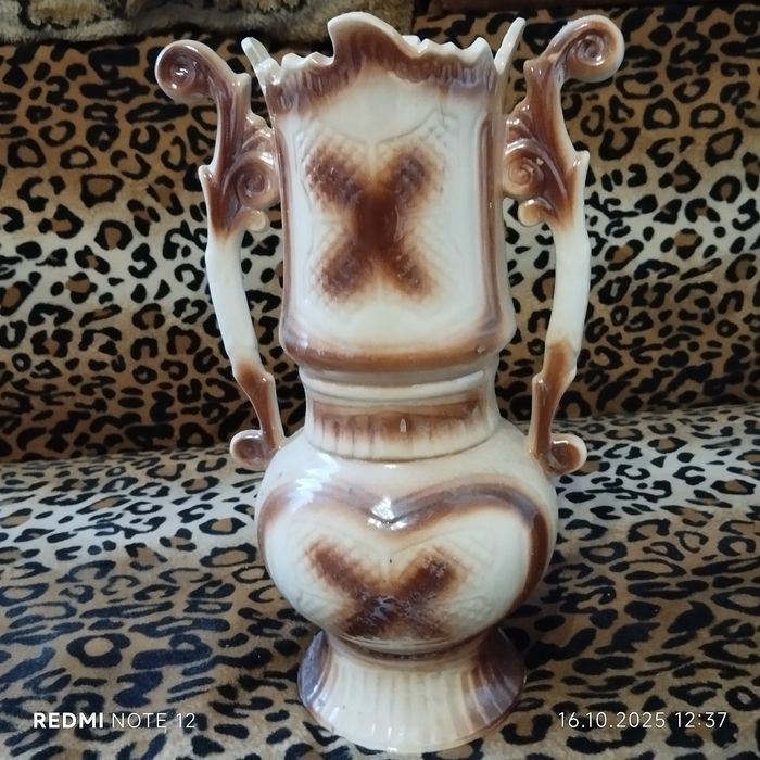 Ваза керамическая.