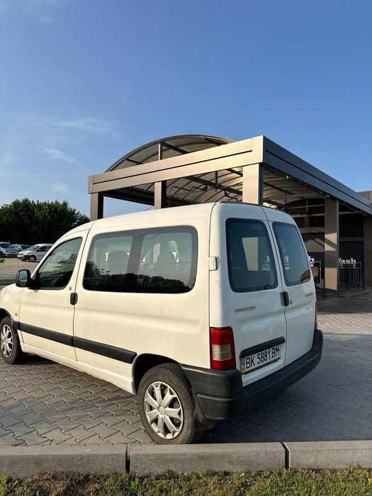 Peugeot Partner 2011 рік 1.6 HDI пасажирський з боковою дверкою