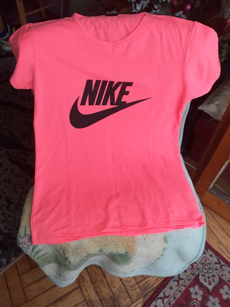 T-shirt NIKE nowy