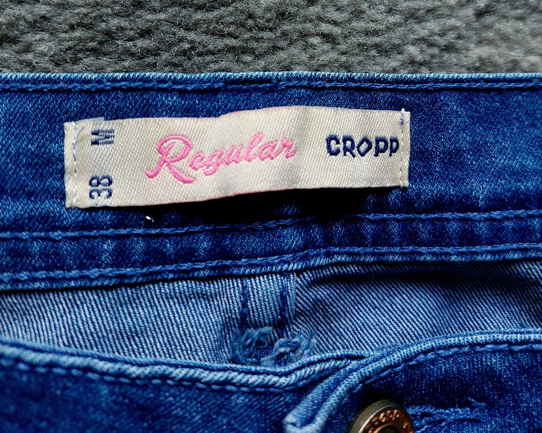 Spodnie jeansy Cropp regular 38 M