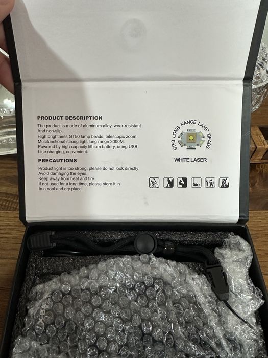 Lanterna super potente - Faz 3000 metros - Powerbank