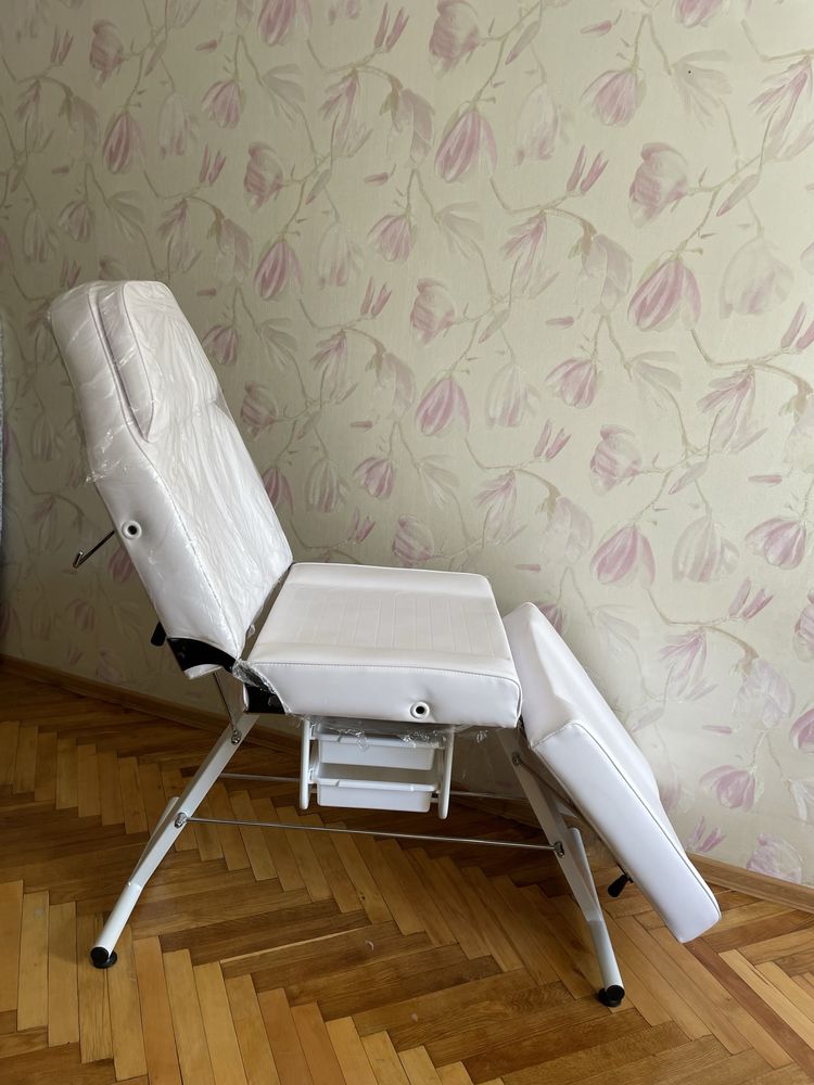Косметична кушетка крісло