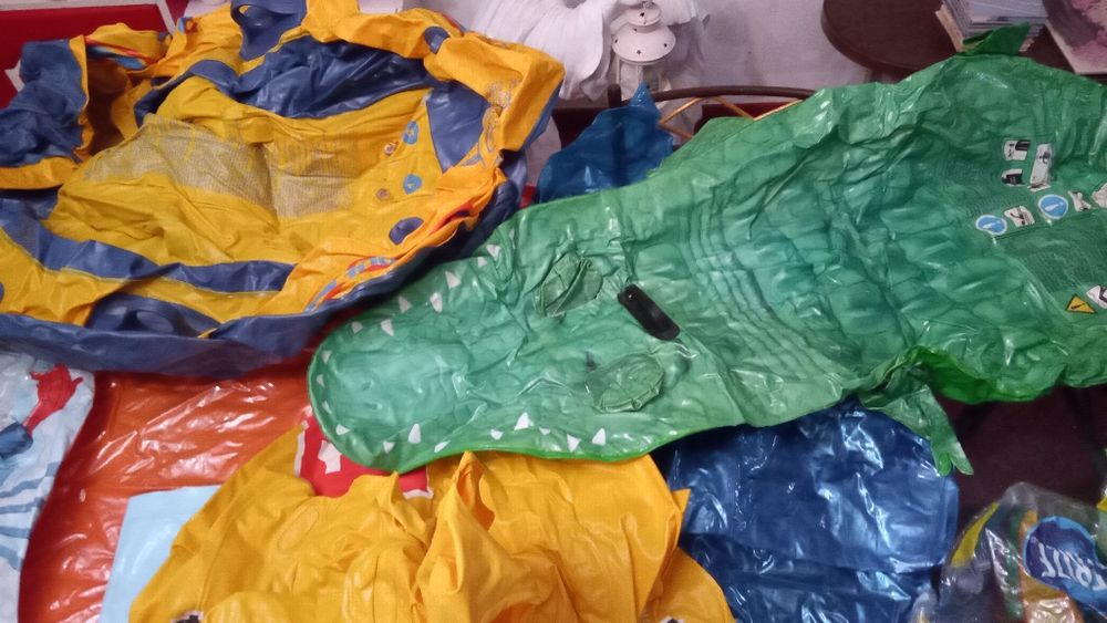 Conjunto de Insufláveis Diversos de Criança