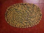 Tapete artesanal oval feito em trapilho 79x54