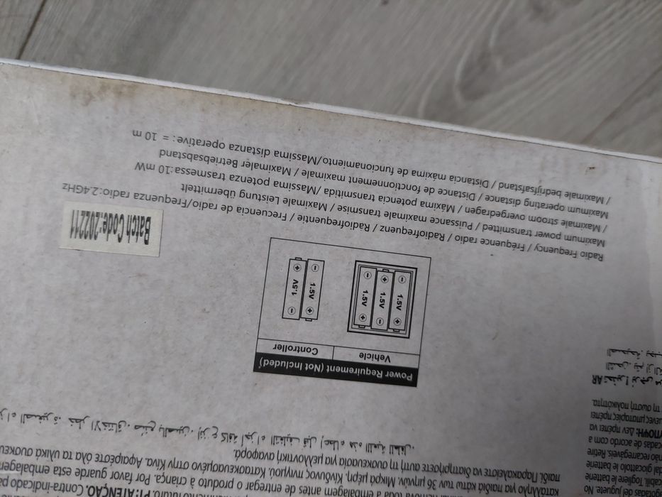 CMJ RC Cars Bugatti Divo Blue Remote control Radio Car 1:24 Officially