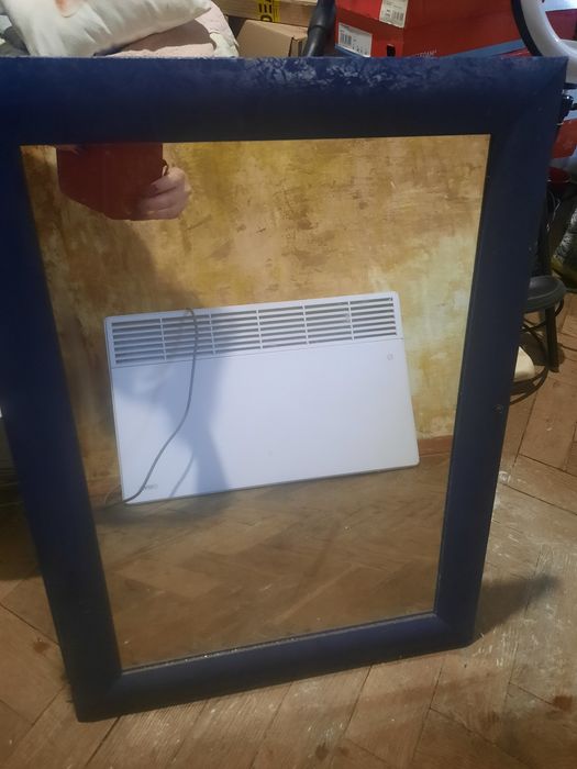 Дзеркало в рамці