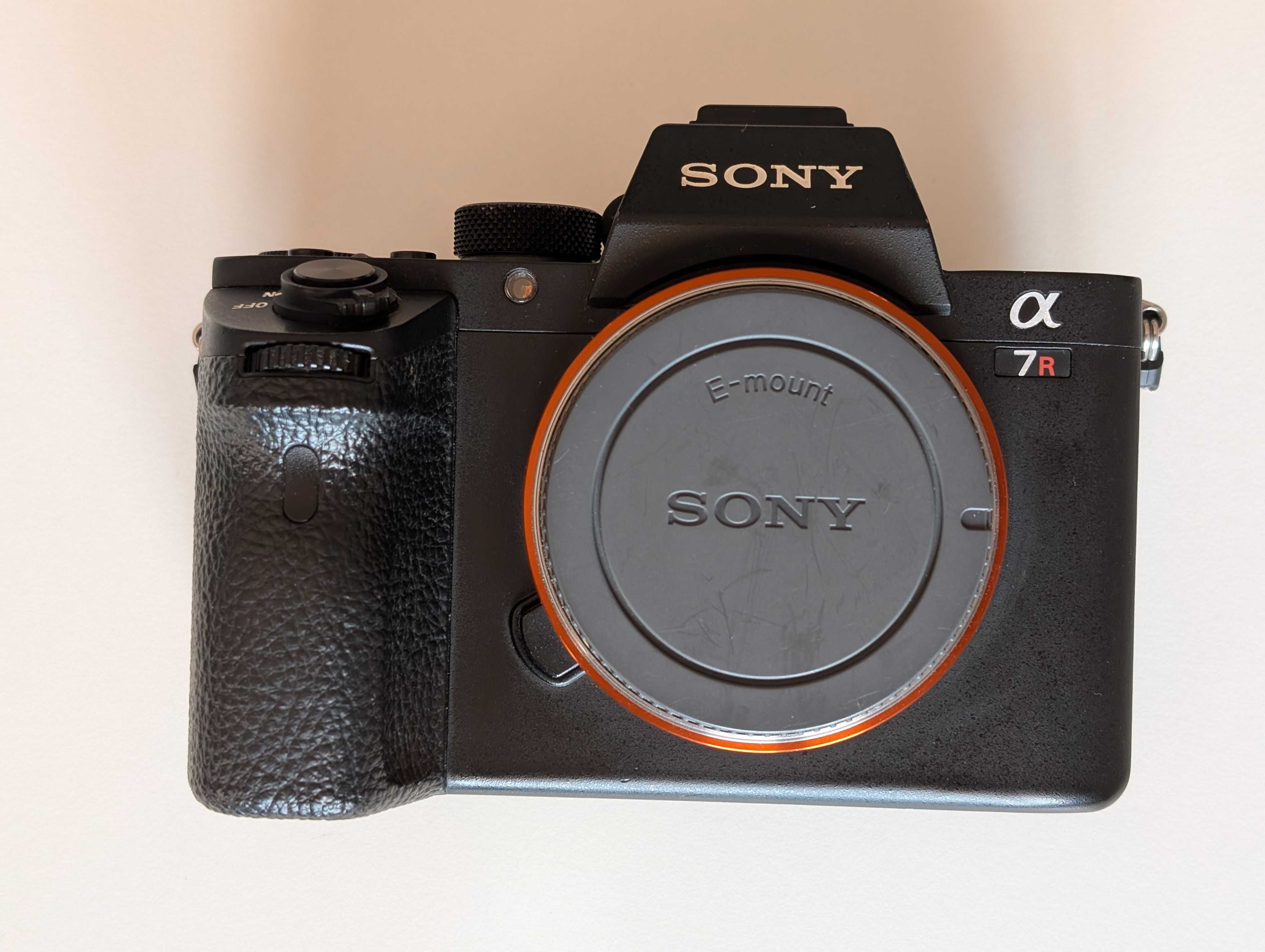 Câmera Sony A7RII + lente + baterias + cartão de memória