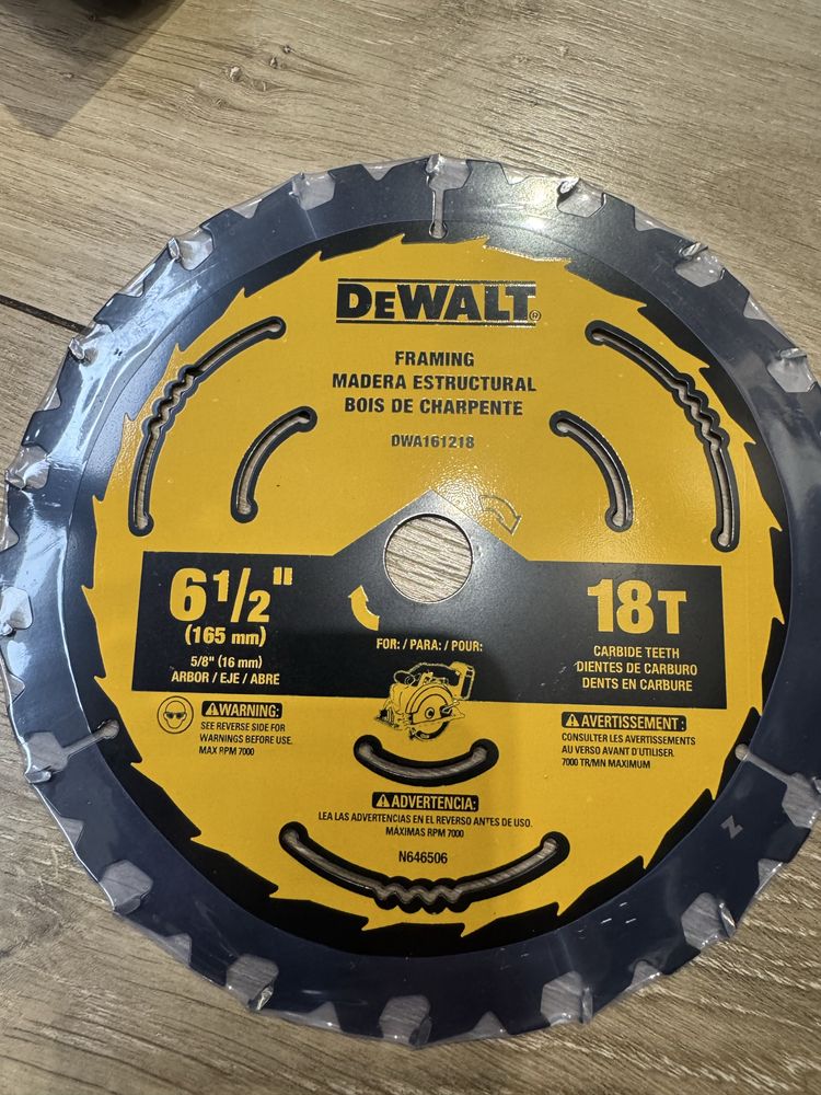 Аккумуляторная дисковая пила(паркетка) DeWalt DCS565