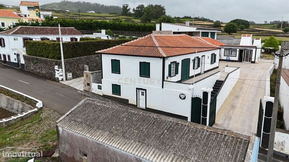 Moradia T4 nas Cinco Ribeiras-Iha terceira