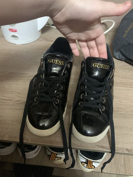 Кросівки GUESS, торг