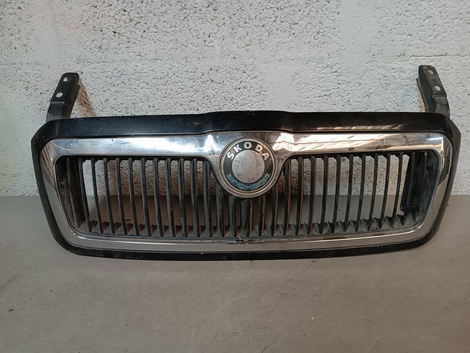 Vendo grelha de frente scoda Octavia ano 2000/03